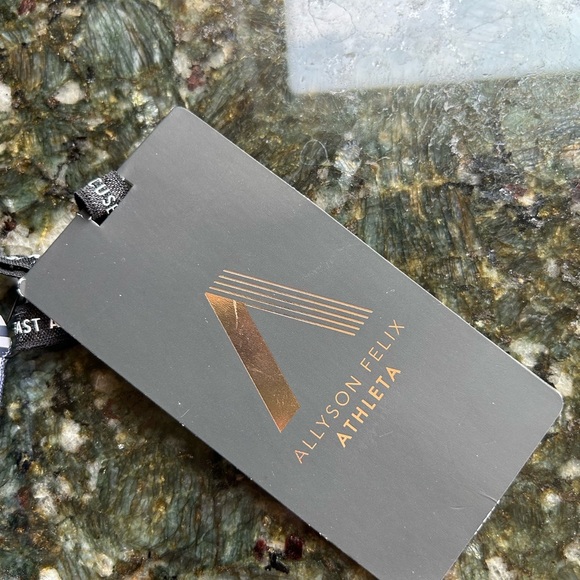 NWT Allyson Felix x Athleta Ultimate Legend Bra. XS. Collaboration. Limited. - Picture 4 of 10